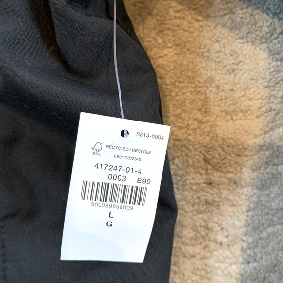 NWT Old Navy. Men’s bomber jacket. - Picture 3 of 5